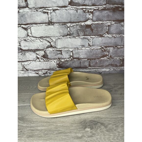 Olukai Pihapiha Gold Leather Beach Slides Casual Sandals Women Sz 40EU/10M US - Picture 1 of 16